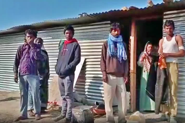 Kashmir killings: Scared co-workers of deceased labourer leaving valley