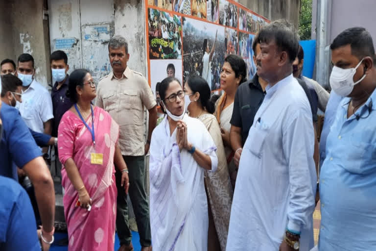 oppositions-slams-mamata-on-her-remarks-about-singur-industrial-and-agricultural-future