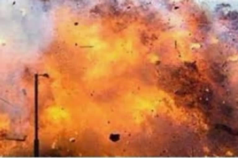 boiler explodes in a factory  Hapur factory explosion  കെമിക്കൽ ഫാക്‌ടറിയിൽ പൊട്ടിത്തെറി  ബോയിലർ പൊട്ടിത്തെറിച്ച് തൊഴിലാളികൾ മരിച്ചു  ഹാപൂർ കെമിക്കൽ ഫാക്‌ടറി