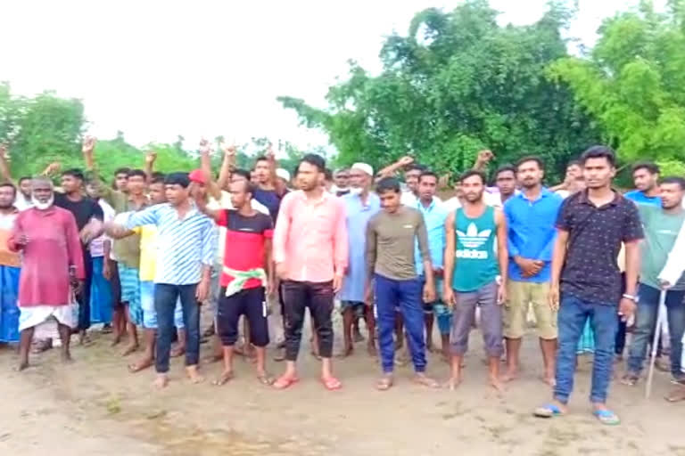 flood victims protest in nowboicha