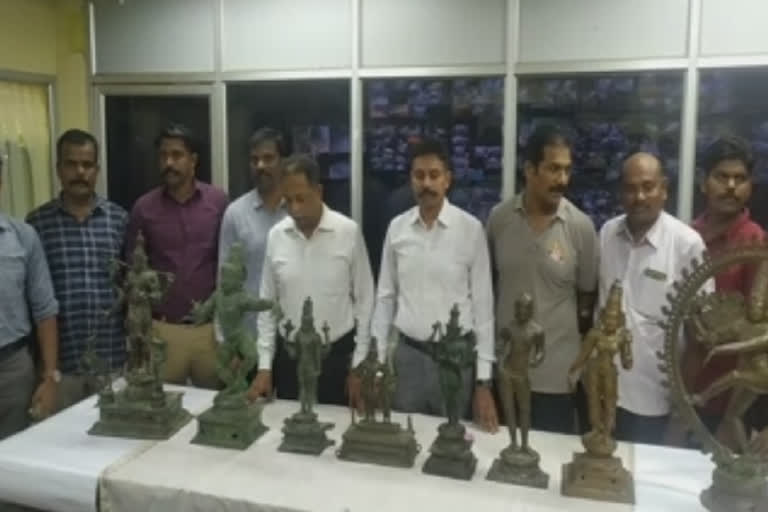 வெளிநாடுகளில் இருந்து மீட்கப்பட்ட சிலைகள் கும்பகோணம் சிலை கடத்தல் தடுப்பு அலுவலகத்தில் வைப்பு