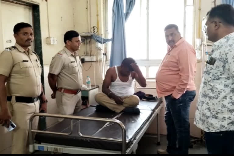 six unknown person beaten police employee in hingoli