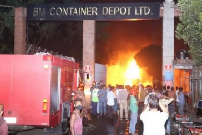 bangladesh fire  fire blaze in bangladesh  fire in bangladesh  bangladesh container depot fire  blaze at container depot in bangladesh  ബംഗ്ലാദേശ് തീപിടിത്തം  ബംഗ്ലാദേശ് ഷിപ്പിങ് കണ്ടെയ്‌നര്‍ ഡിപ്പോ തീപിടിത്തം  ബംഗ്ലാദേശ് അഗ്നിബാധ  കെമിക്കല്‍ കണ്ടെയ്‌നർ ഡിപ്പോ തീപിടിത്തം