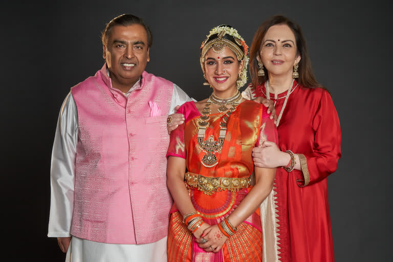 nita-and-mukesh-ambani-host-radhika-merchants-arangetram