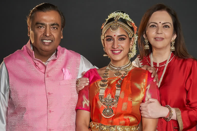 Nita and Mukesh ambani host radhika merchants arangetram, Radhika merchants arangetram, Anant Ambani bride, Anant Ambani younger son of Nita and Mukesh Ambani, ರಾಧಿಕಾ ಮರ್ಚೆಂಟ್​ ಭರತನಾಟ್ಯಾ ಕಾರ್ಯಕ್ರಮ ಆಯೋಜಿಸಿದ ನೀತಾ ಮತ್ತು ಮುಖೇಶ್ ಅಂಬಾನಿ, ರಾಧಿಕಾ ಮರ್ಚೆಂಟ್​ ಭರತನಾಟ್ಯಾ ಕಾರ್ಯಕ್ರಮ, ಅನಂತ್ ಅಂಬಾನಿಯ ವಧು, ನೀತಾ ಮತ್ತು ಮುಖೇಶ್ ಅಂಬಾನಿಯ ಕಿರಿಯ ಪುತ್ರ ಅನಂತ್ ಅಂಬಾನಿ,