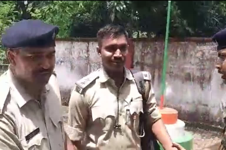 acb arrested sub inspector in dhanbad