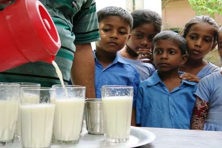 Social organizations raised questions on powder milk in schools