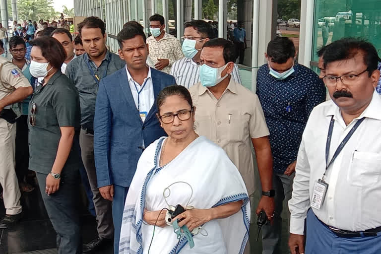 In a purported video, a masked man claiming to be  Kamtapur Liberation Organisation (KLO) leader Jeevan Singha, flanked by armed bodyguards, warned Banerjee against visiting North Bengal.