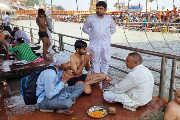 Vijay Kumar Beniwal ashes immersed in ganga