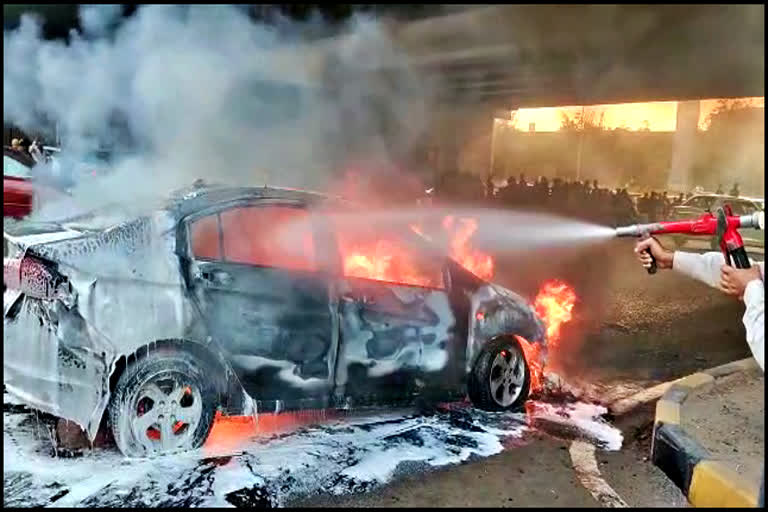 FIRE IN MOVING VEHICLE IN GURUGRAM