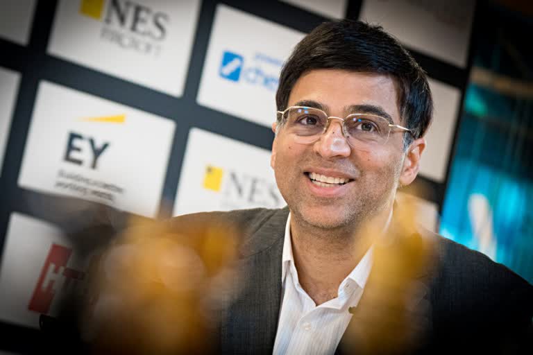 chess  Norway Chess  Anand  indian grand master  Giri  draw  Carlsen leads  नॉर्वे शतरंज  आनंद  गिरि  बाजी ड्रॉ  कार्लसन को बढ़त