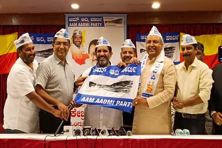 Mukhyamantri chandru Joins AAP in Bengaluru