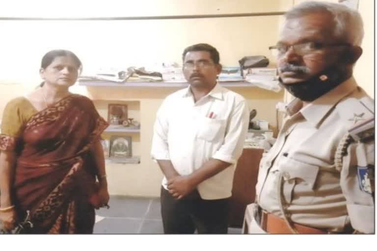 fake doctor health  inspector raid in Ballari