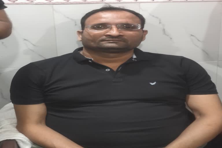 ACB arrested the circle inspector,  circle inspector of the Excise Department