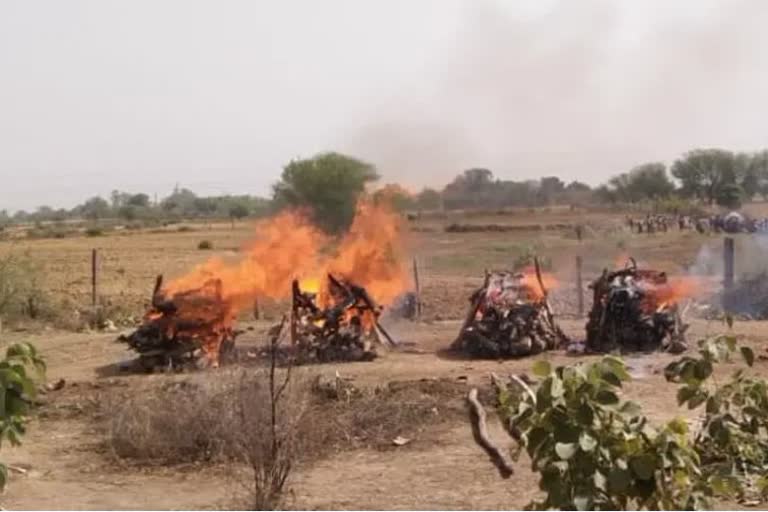 Funeral of 24 devotees in Panna