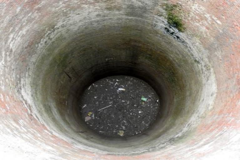 Balaghat News Five died in the well due to leakage of poisonous gas while cleaning the well