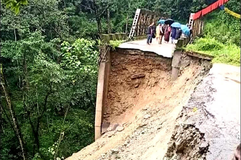Landslide in several roads from Siliguri to Sikkim