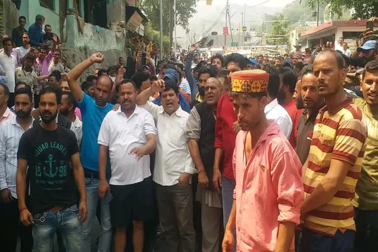 Villagers blocked the fear of killing the youth in Vikasnagar