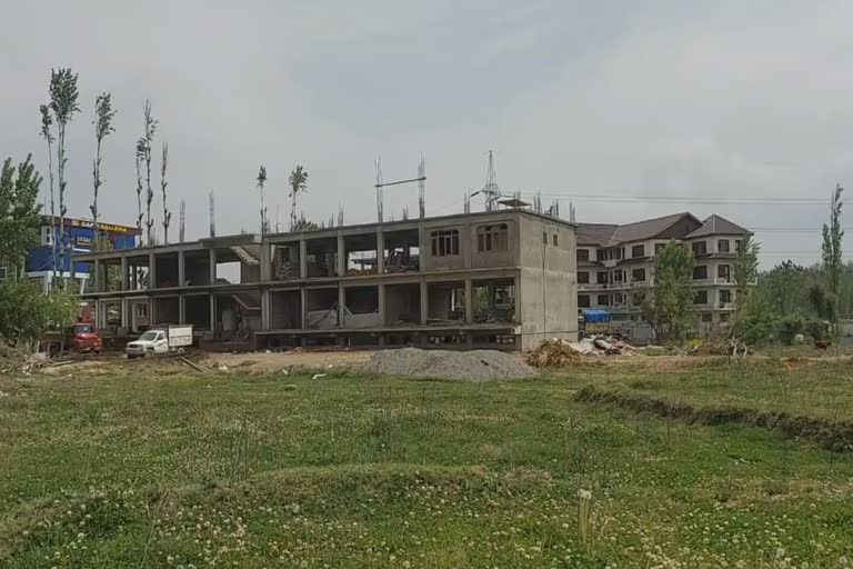 people-construct-shopping-malls-in-budgam-by-violating-land-revenue-act