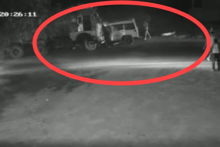 बेतिया में हुए सड़क हादसे का वीडियो सीसीटीवी में कैद हुआ
