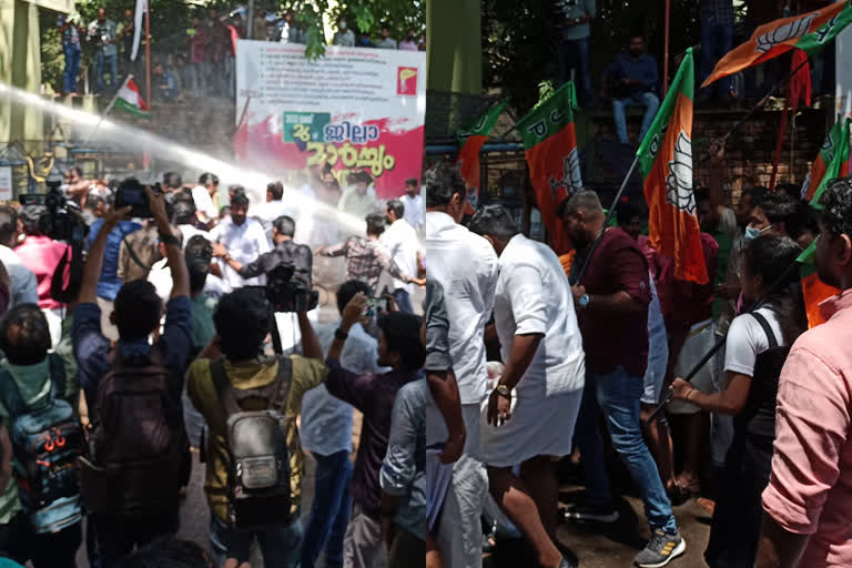 Clt  protest of youth congress and yuva morcha at calicut collectorate  protest of youth congress and yuva morcha at calicut for the resignation of cm  police used water canon towards the march  മുഖ്യമന്ത്രിയുടെ രാജി ആവശ്യപ്പെട്ട് പ്രതിപക്ഷ യുവജനപാര്‍ട്ടികളുടെ മാര്‍ച്ച്  യൂത്ത് കോണ്‍ഗ്രസും യുവമോര്‍ച്ചയും കോഴിക്കോട് കലക്‌ടറേറ്റിലേക്ക് നടത്തിയ മാര്‍ച്ചിലാണ് പൊലീസ് ജലപീരങ്കി പ്രയോഗിച്ചത്  സ്വര്‍ണക്കടത്ത് കേസ്