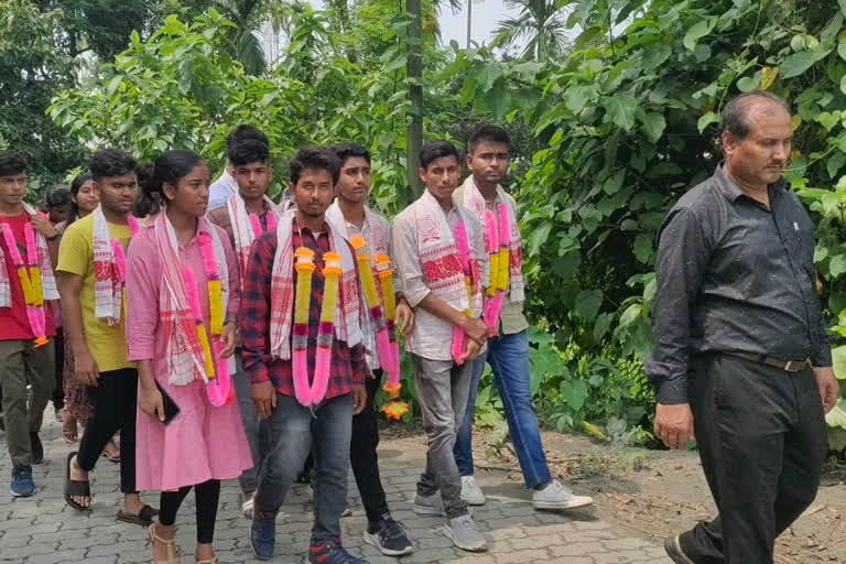 HSLC পৰীক্ষাত জনীয়া সমষ্টিত সৰ্বোচ্চ নম্বৰ লাভ কৰা আলিমুল ইছলাম আলহাদিক লৈ ৰেলী