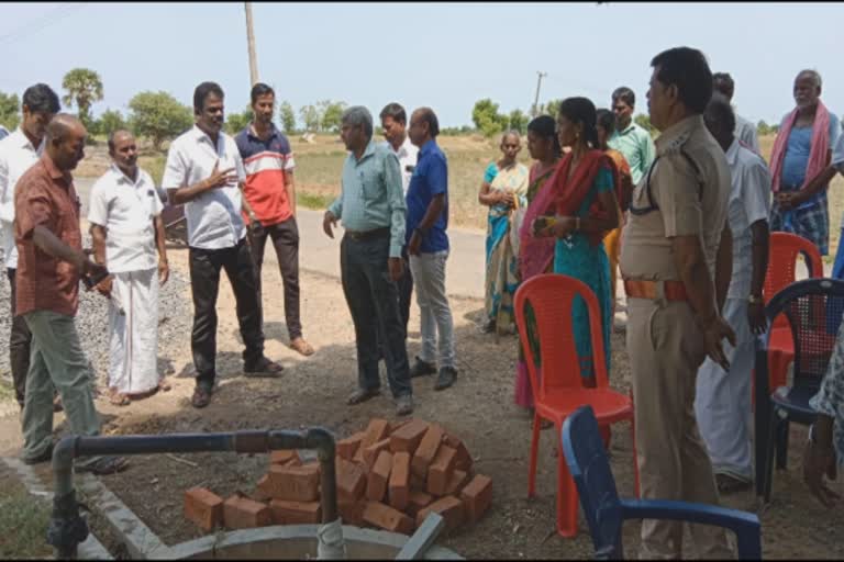 சாதி பாகுபாடு - குடிக்கும் தண்ணீரில் விஷம் கலப்பு