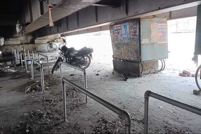 Jhumri Telaiya Municipal Council making parking under over bridge In Koderma