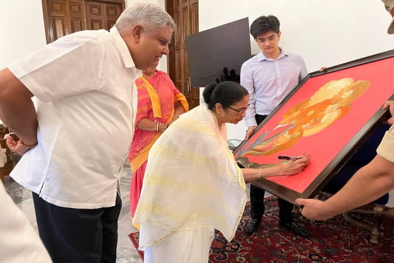 Mamata Banerjee at Raj Bhavan to meet Jagdeep Dhankhar