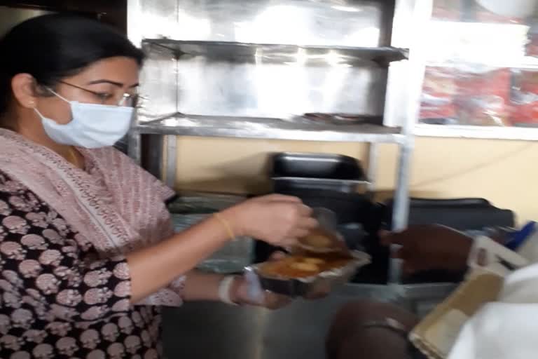 Senior DCM checked food quality at Itarsi Junction