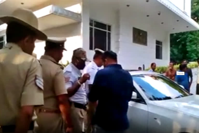 bjp-mlas-daughter-argues-with-traffic-cops-in-bengaluru