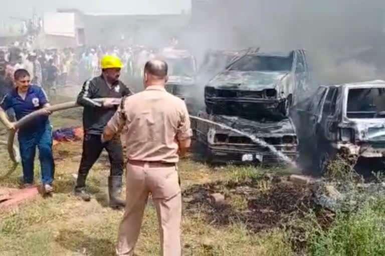 Cars bought in auction caught fire in roorkee