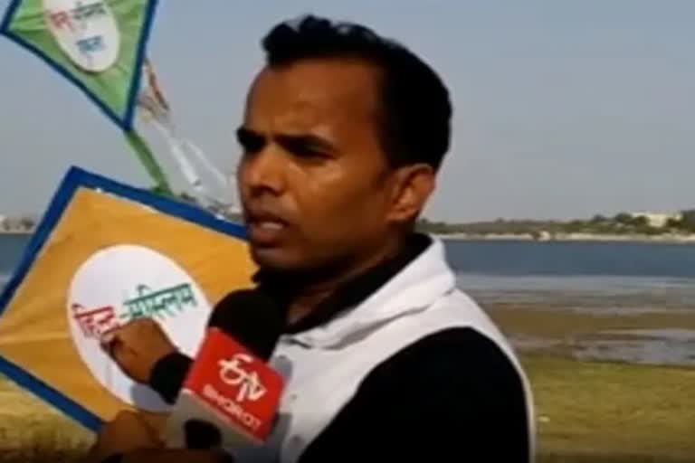 Kite flying in Udaipur on Nirjala Ekadashi, Communal harmony message by kite flying