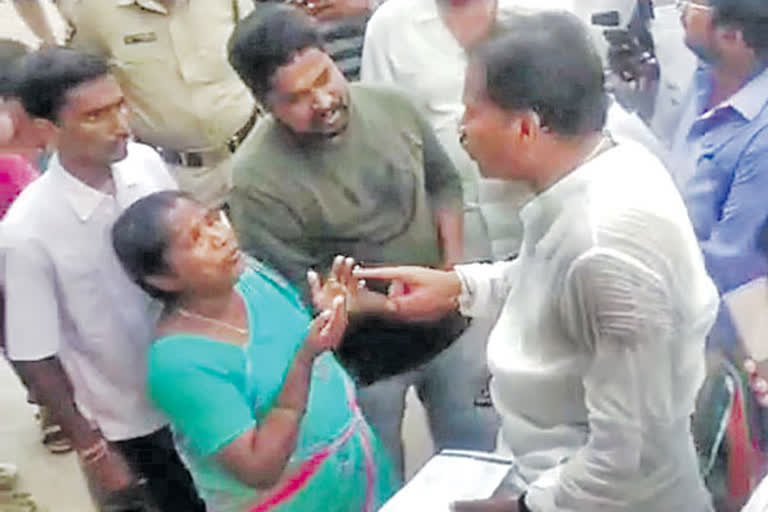 widow feels bad in front of kona raghupathi at bapatla