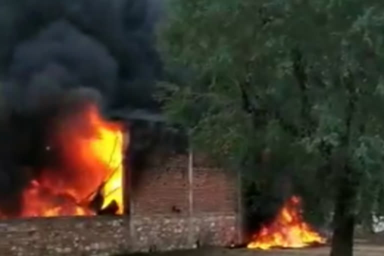 fire-accident-in-dausa-many-feared-trapped