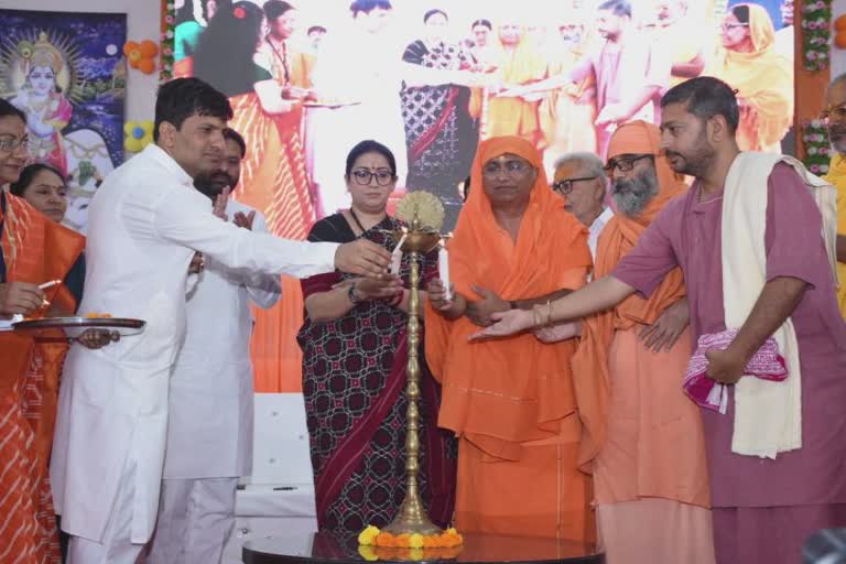 Lakshyavedh Seminar in Kutch : જ્ઞાનથી મોટું કોઈ હથિયાર નથી જે લક્ષ્યને ભેદી શકે : સ્મૃતિ ઈરાની