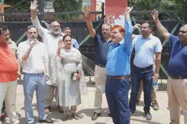 Private Teachers Association Udhampur and owners of private schools protest against the Principal of Government Girls High Secondary School