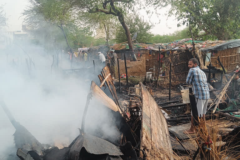 Fire breaks out in slums in Hisar