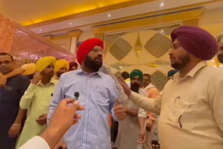 'ਆਪ' ਵਰਕਰਾਂ ਦੀ ਜ਼ਿਲ੍ਹਾ ਪੱਧਰੀ ਮੀਟਿੰਗ ਵਿੱਚ ਹੰਗਾਮਾ