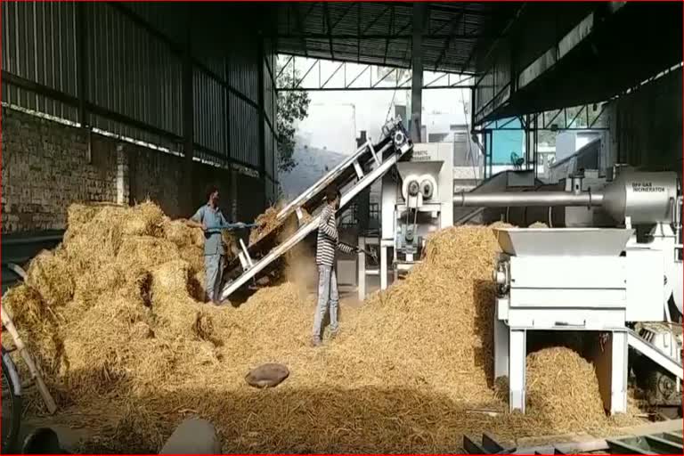 Farmers and industrialists face off after government bans straw procurement in factories