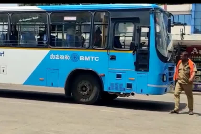 skull cap vs saffron shawls  skull cap row in Bengaluru  Hindu employees object to skull cap  dress code in BMTC  skull cap controversy in karnataka  ഹിജാബിന് പിന്നാലെ തൊപ്പിയും  കര്‍ണാടകയില്‍ തൊപ്പി വിവാദം  മുസ്‌ലിം ജീവനക്കാര്‍ തൊപ്പി ധരിക്കുന്നതിനെതിരെ കാവി ഷാള്‍ ധരിച്ച് പ്രതിഷേധം  ബെംഗളൂരു മെട്രോപൊളിറ്റൻ ട്രാൻസ്‌പോർട്ട് കോർപ്പറേഷന്‍