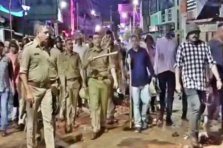 Clash between two communities in Gujarat four injured  ഗുജറാത്തിൽ രണ്ട് സമുദായങ്ങൾ തമ്മിൽ സംഘർഷം  ഗുജറാത്തിൽ സമുദായങ്ങൾ തമ്മിൽ സംഘർഷം  communal clash in Gujarat  clash broke out between two communities in the Ananda district of Gujarat  ആനന്ദ ജില്ലയിൽ രണ്ട് സമുദായങ്ങൾ തമ്മിലുണ്ടായ ഏറ്റുമുട്ടലിൽ നാല് പേർക്ക് പരിക്ക്