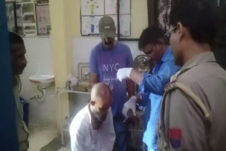 Miscreants attacked Muslim youth after asking his name in Meerut  Miscreants attacked a Muslim youth  after asking his name Miscreants attacked a Muslim youth  Miscreants attacked a Muslim youth in Meerut  പേര് ചോദിച്ചറിഞ്ഞ ശേഷം മുസ്ലീം യുവാവിനെ ആക്രമിച്ച് ആറംഗ സംഘം  ആറംഗ സംഘം മുസ്ലീം യുവാവിനെ ആക്രമിച്ചു  മുസ്ലീം യുവാവിനെ ആറംഗ സംഘം ആക്രമിച്ചു  മുസ്ലീം യുവാവിന് ആക്രമണത്തിൽ ഗുരുതര പരിക്ക്  മുസ്ലീം യുവാവിനെ ആക്രമിച്ച സംഘത്തെ തിരിച്ചറിഞ്ഞ് പൊലീസ്  യുവാവിനെ ആക്രമിച്ച സംഘം  യുവാവിനെ ആക്രമിച്ച സംഘത്തെ തിരിച്ചറിഞ്ഞ് പൊലീസ്