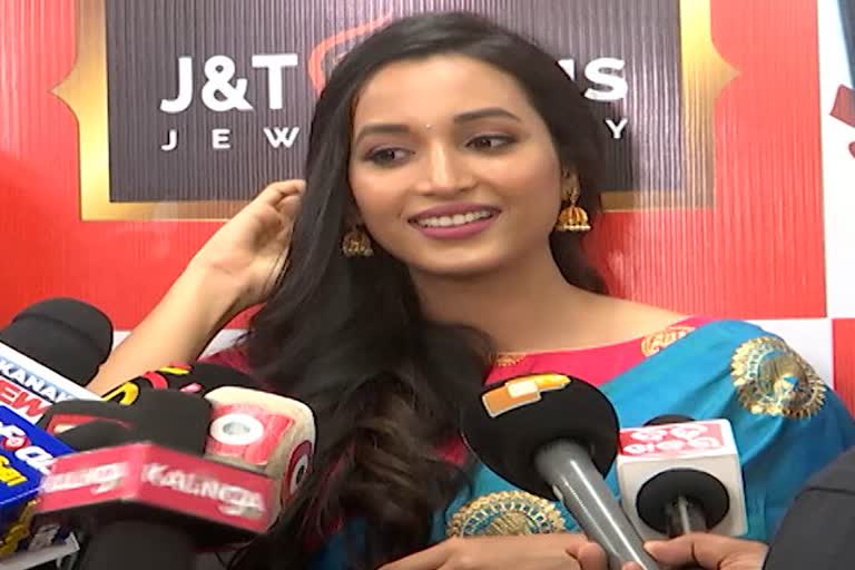 kgf movie actress shrinidhi setty in bhubaneswar