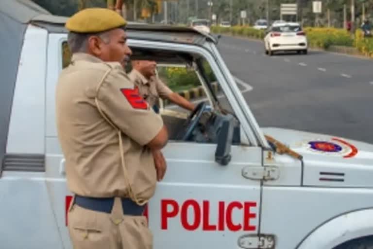 ഇഡി ഓഫീസിലേക്ക് കോൺഗ്രസ് റാലി  കോൺഗ്രസ് റാലിക്ക് അനുമതി നിഷേധിച്ച് ഡൽഹി പൊലീസ്  ഡൽഹിയിലെ ക്രമാസമാധാന പ്രശ്‌നങ്ങൾ ചൂണ്ടിക്കാട്ടി കോൺഗ്രസ് റാലി നിഷേധിച്ചു  എൻഫോഴ്‌സ്‌മെന്‍റ് ഡയറക്‌ടറേറ്റ് ഓഫീസിലേക്ക് കോൺഗ്രസ് റാലി  ഡൽഹി പൊലീസ്  എഐസിസി ആസ്ഥാനത്ത് നിന്ന് ഇഡി ഓഫീസിലേക്ക് റാലി സംഘടിപ്പിക്കാൻ കോൺഗ്രസ്  delhi police deny permission to a congress rally  Enforcement Directorate office  VVIP movements in the jurisdiction of New Delhi district  law and order of New Delhi district  നാഷണൽ ഹെറാൾഡ് കേസ്  കോൺഗ്രസ് നേതാവ് രാഹുൽ ഗാന്ധി