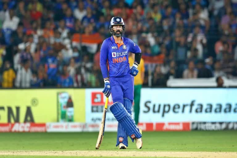 cricket  India vs South Africa  T20 Series  Shreyas iyer  Dinesh Karthik  rotate the strike  sports mews in hindi  stadium  दूसरा टी20  टीम इंडिया  दक्षिण अफ्रीका  अक्षर पटेल  दिनेश कार्तिक  श्रेयस अय्यर