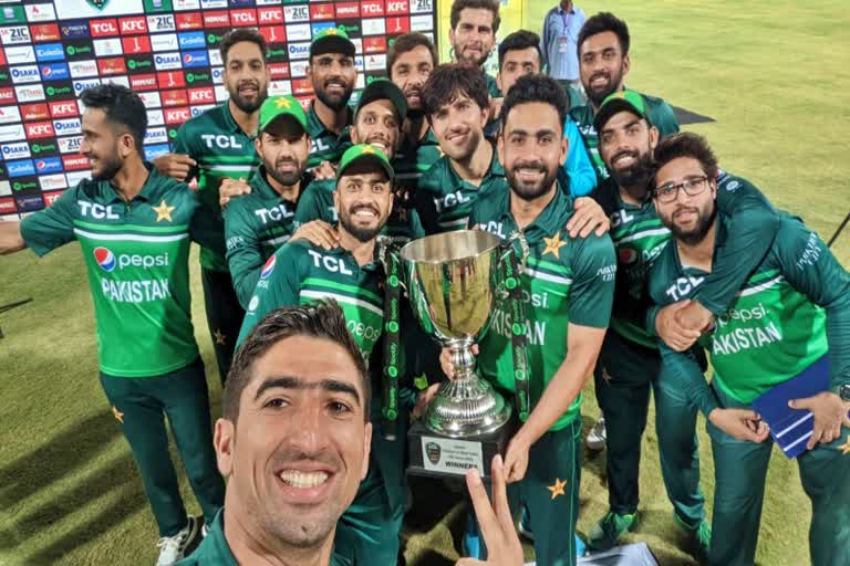 pak beat Windies  ODI  Pakistan  Indore  शादाब खान  एकदिवसीय अंतरराष्ट्रीय क्रिकेट मैच  वेस्टइंडीज  पाकिस्तान