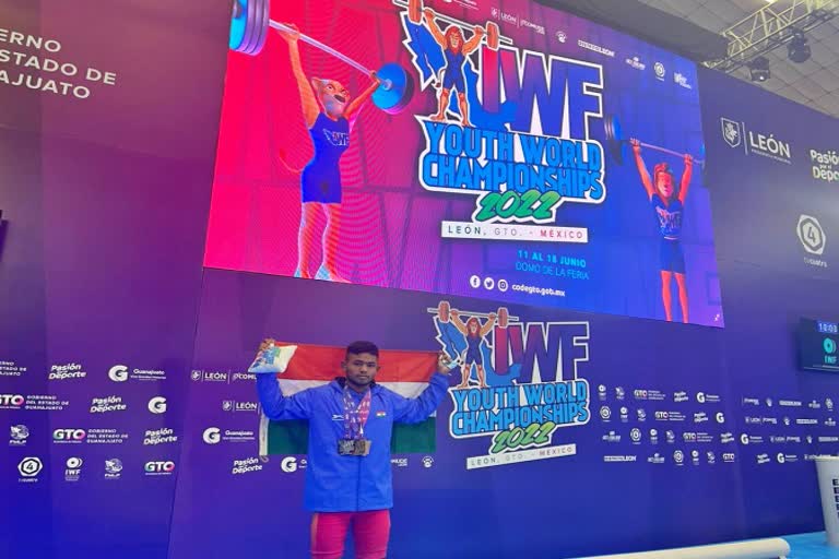Weightlifting News  World Youth Championship  IWF  Gurunaidu Sanapathy  becomes world youth champion  आईडब्ल्यूएफ विश्व युवा चैंपियनशिप  रुनायडू सनापति  मैक्सिको  gold medal