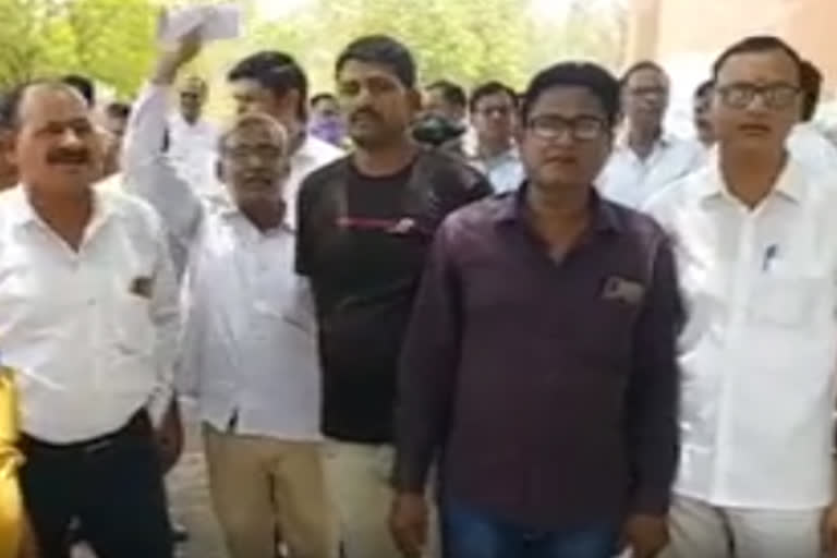 Protest against illegal royalty collection in Bikaner