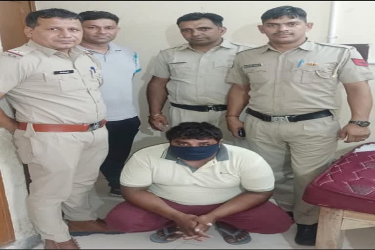 karnal police arrested smuggler